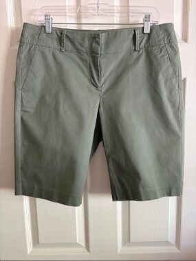 Anne Taylor, Olive Green Boardwalk Bermuda shorts size 10